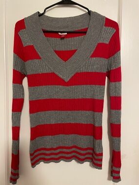 lei Red & Gray Striped V-Neck Ribbed Sweater